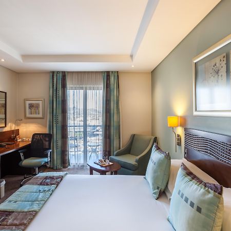 City Lodge Hotel Lynnwood Претория Экстерьер фото