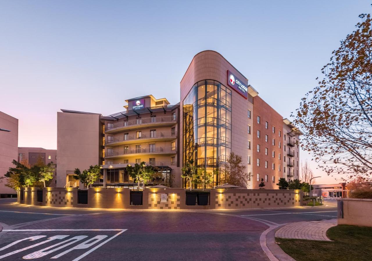 City Lodge Hotel Lynnwood Претория Экстерьер фото