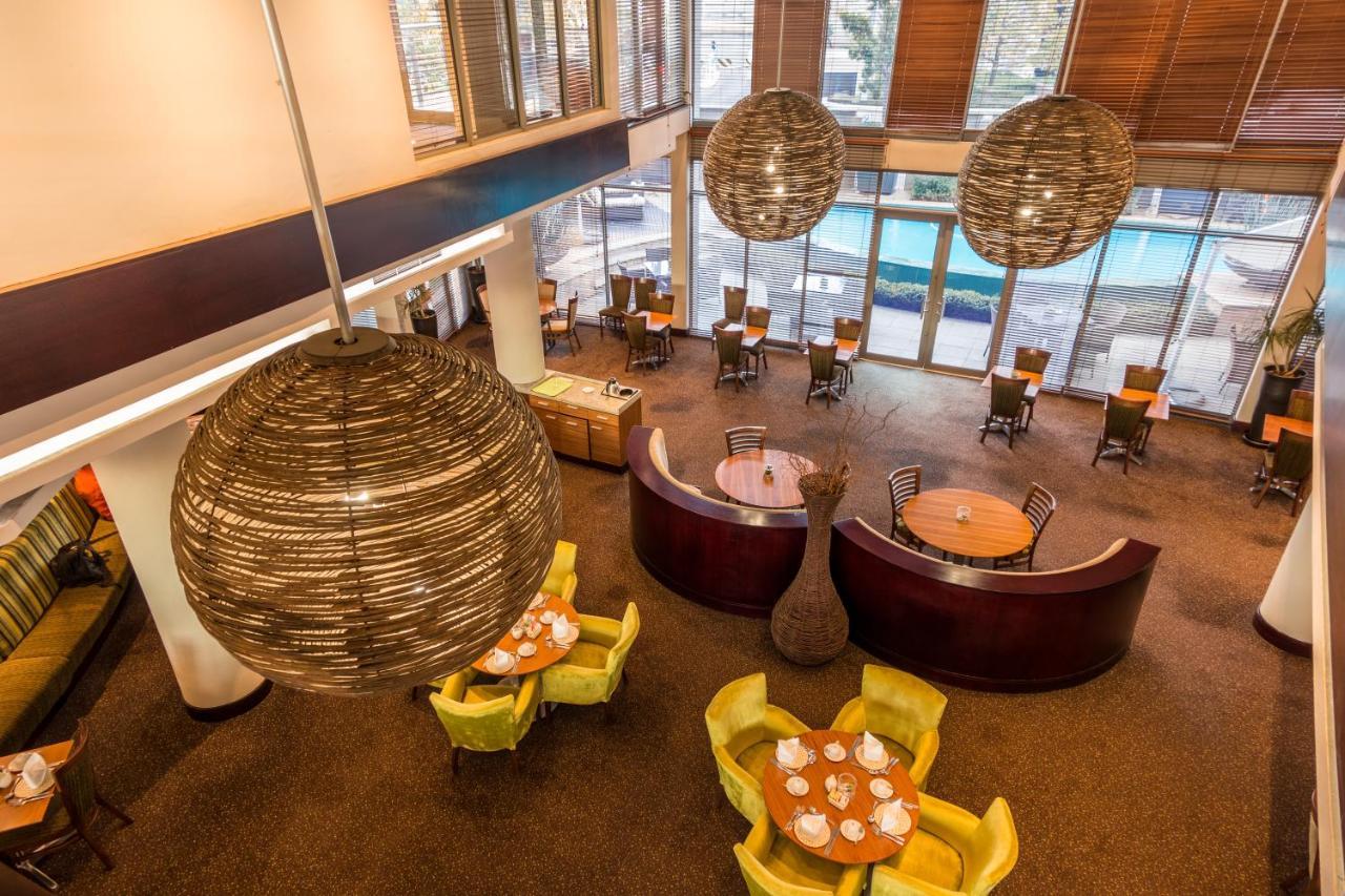 City Lodge Hotel Lynnwood Претория Экстерьер фото