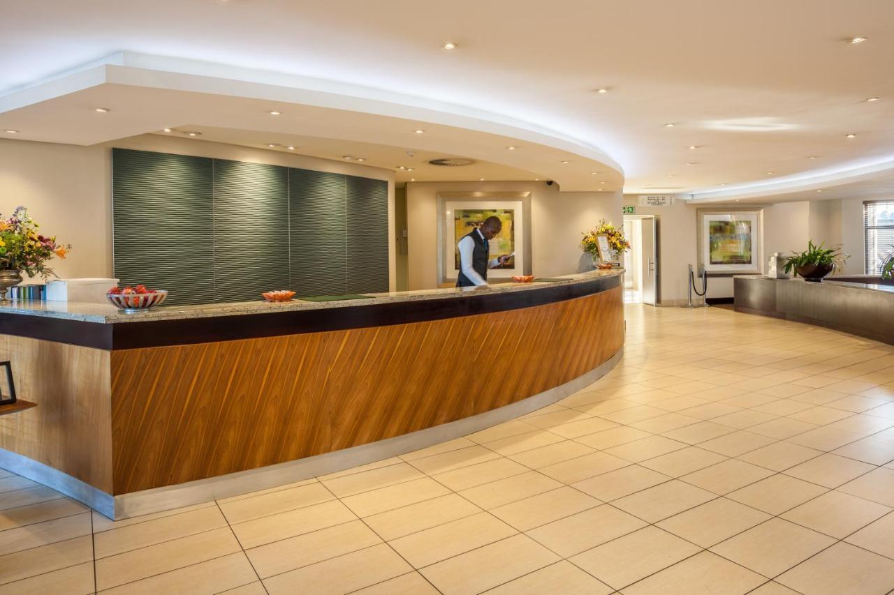City Lodge Hotel Lynnwood Претория Экстерьер фото