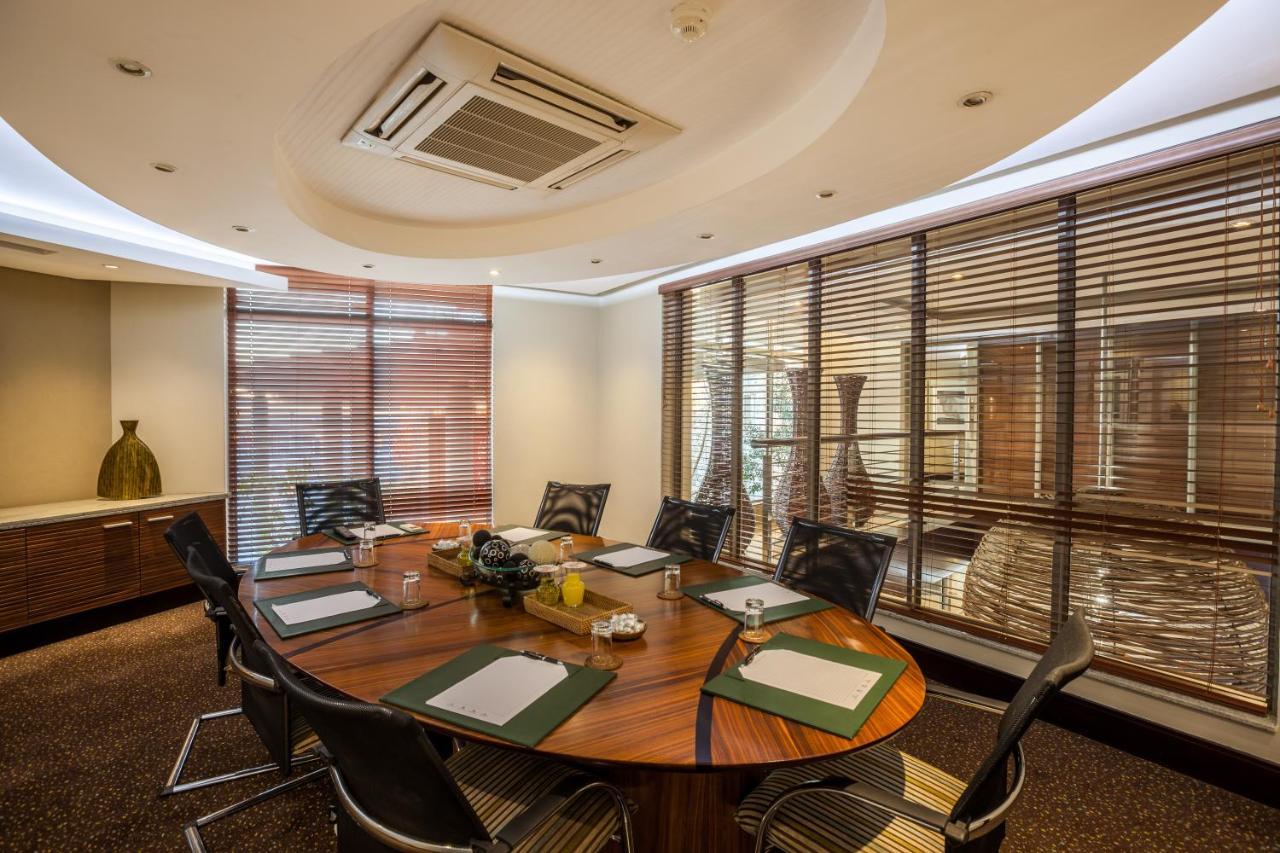 City Lodge Hotel Lynnwood Претория Экстерьер фото