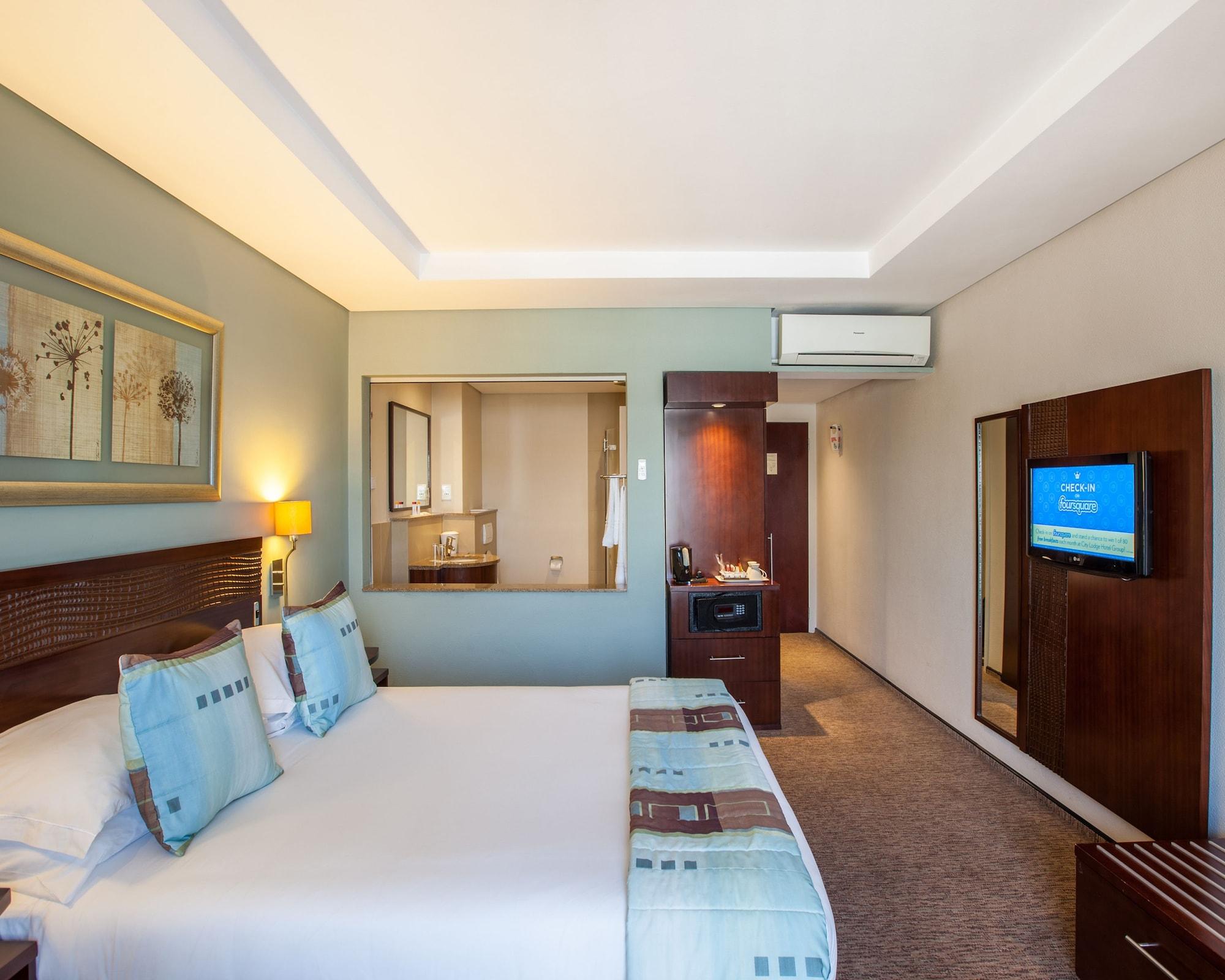 City Lodge Hotel Lynnwood Претория Экстерьер фото