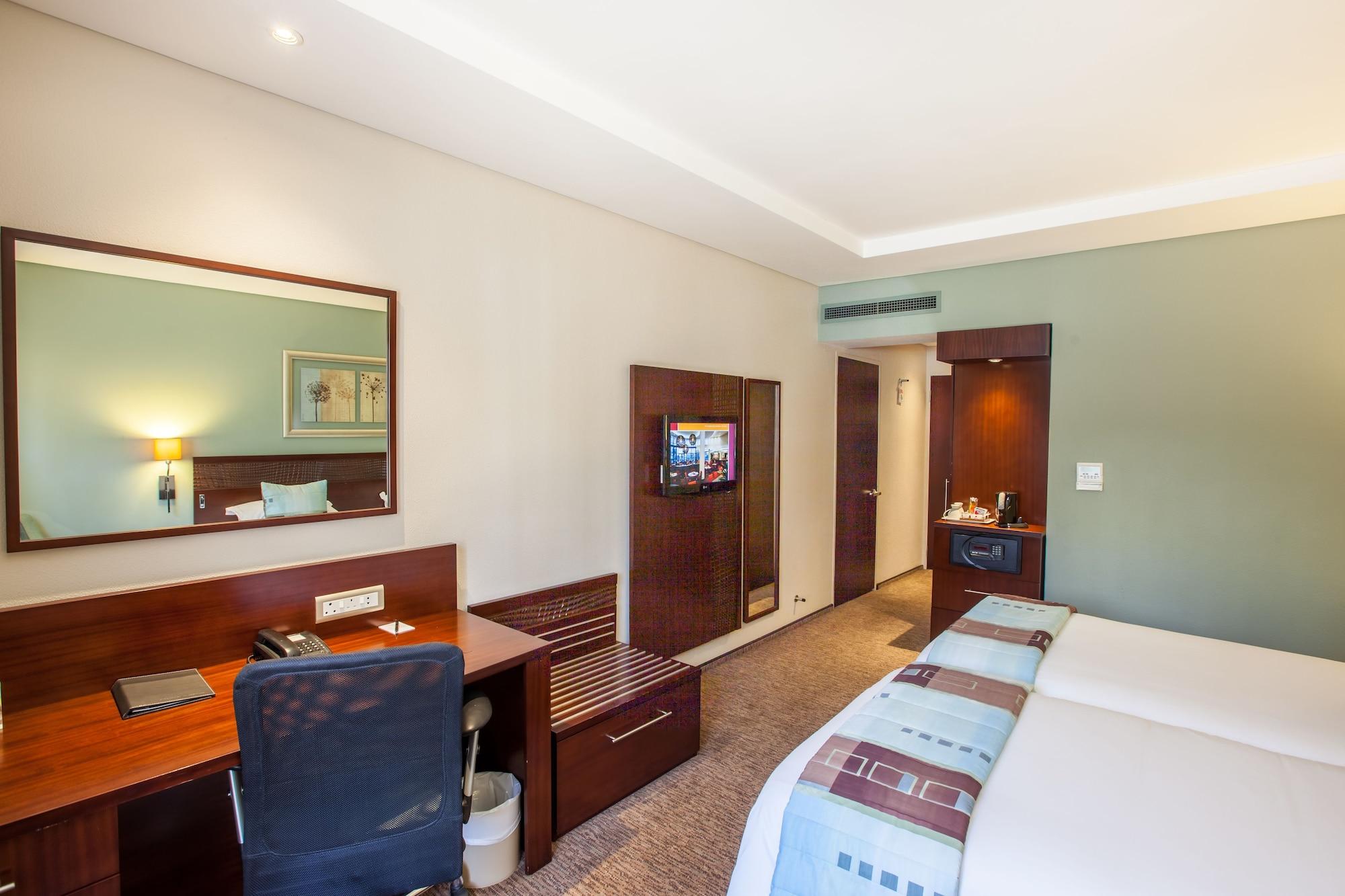 City Lodge Hotel Lynnwood Претория Экстерьер фото