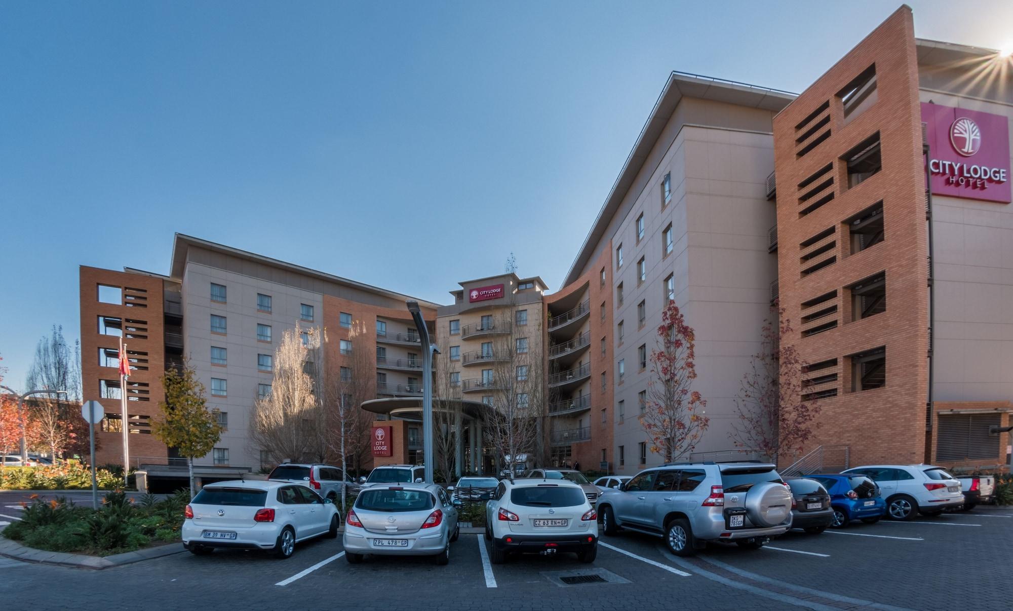 City Lodge Hotel Lynnwood Претория Экстерьер фото