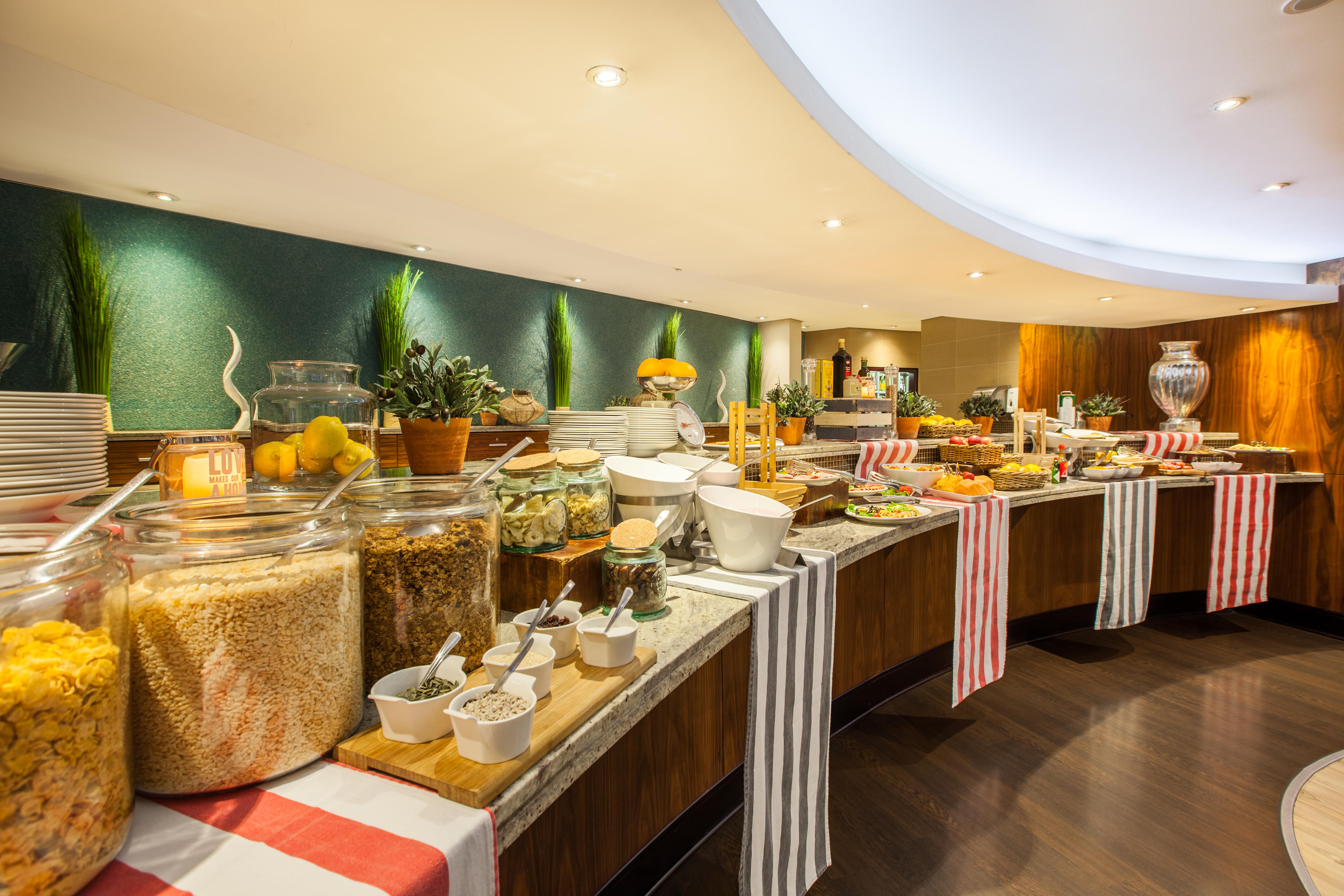City Lodge Hotel Lynnwood Претория Экстерьер фото