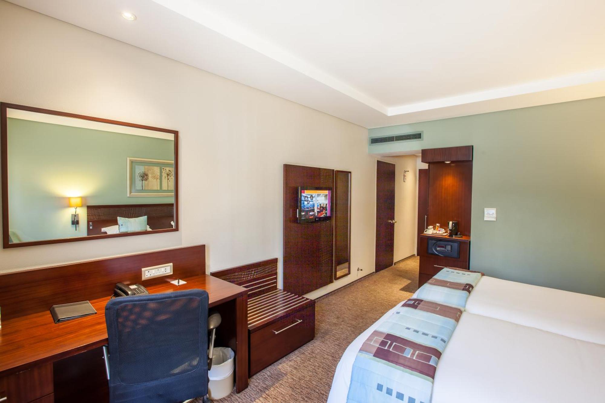 City Lodge Hotel Lynnwood Претория Номер фото