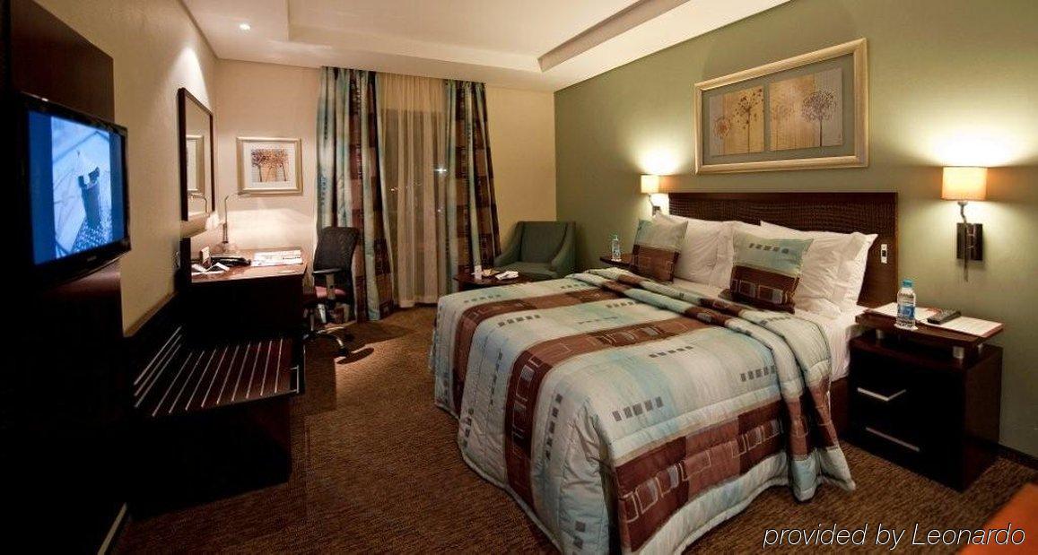 City Lodge Hotel Lynnwood Претория Экстерьер фото