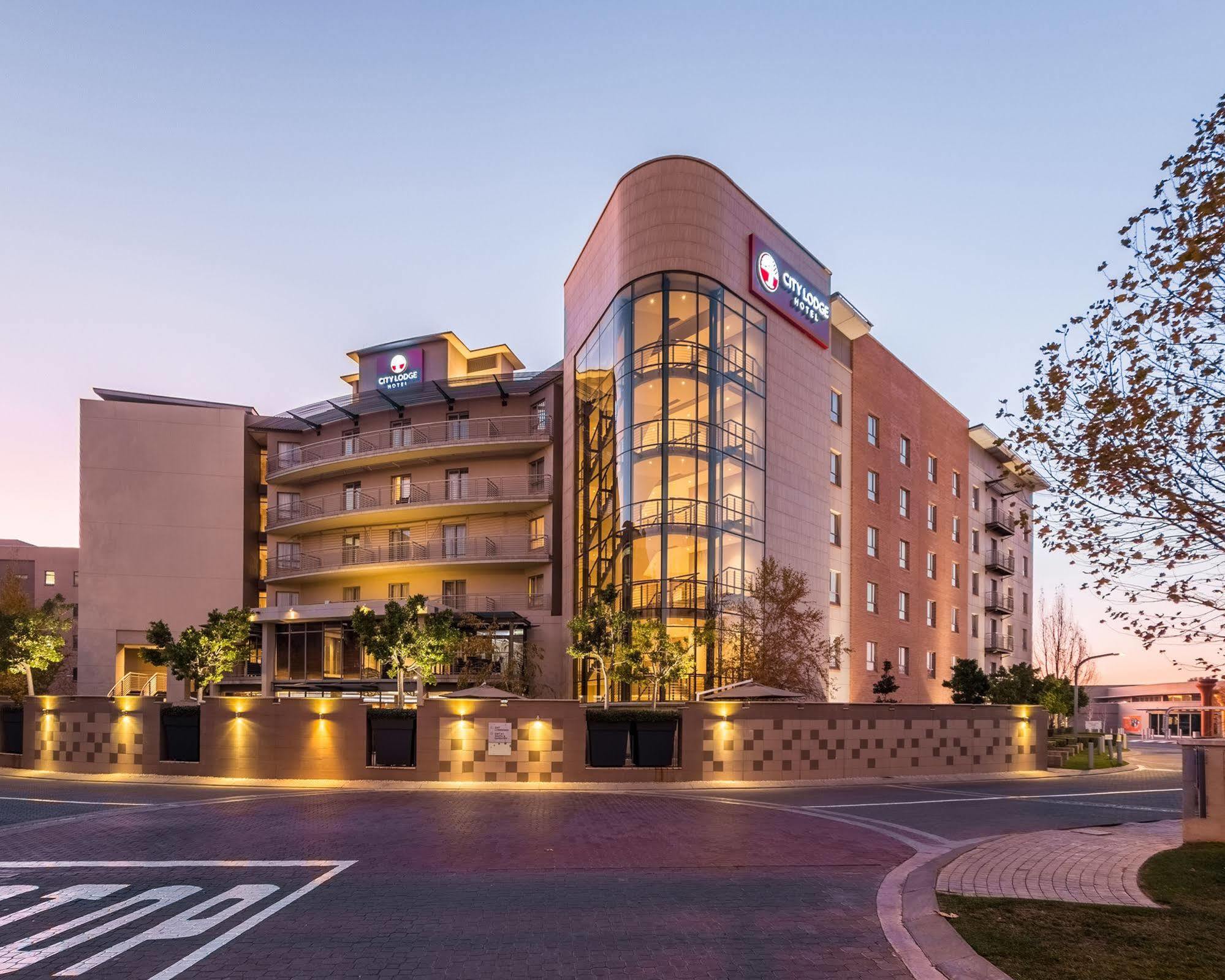 City Lodge Hotel Lynnwood Претория Экстерьер фото