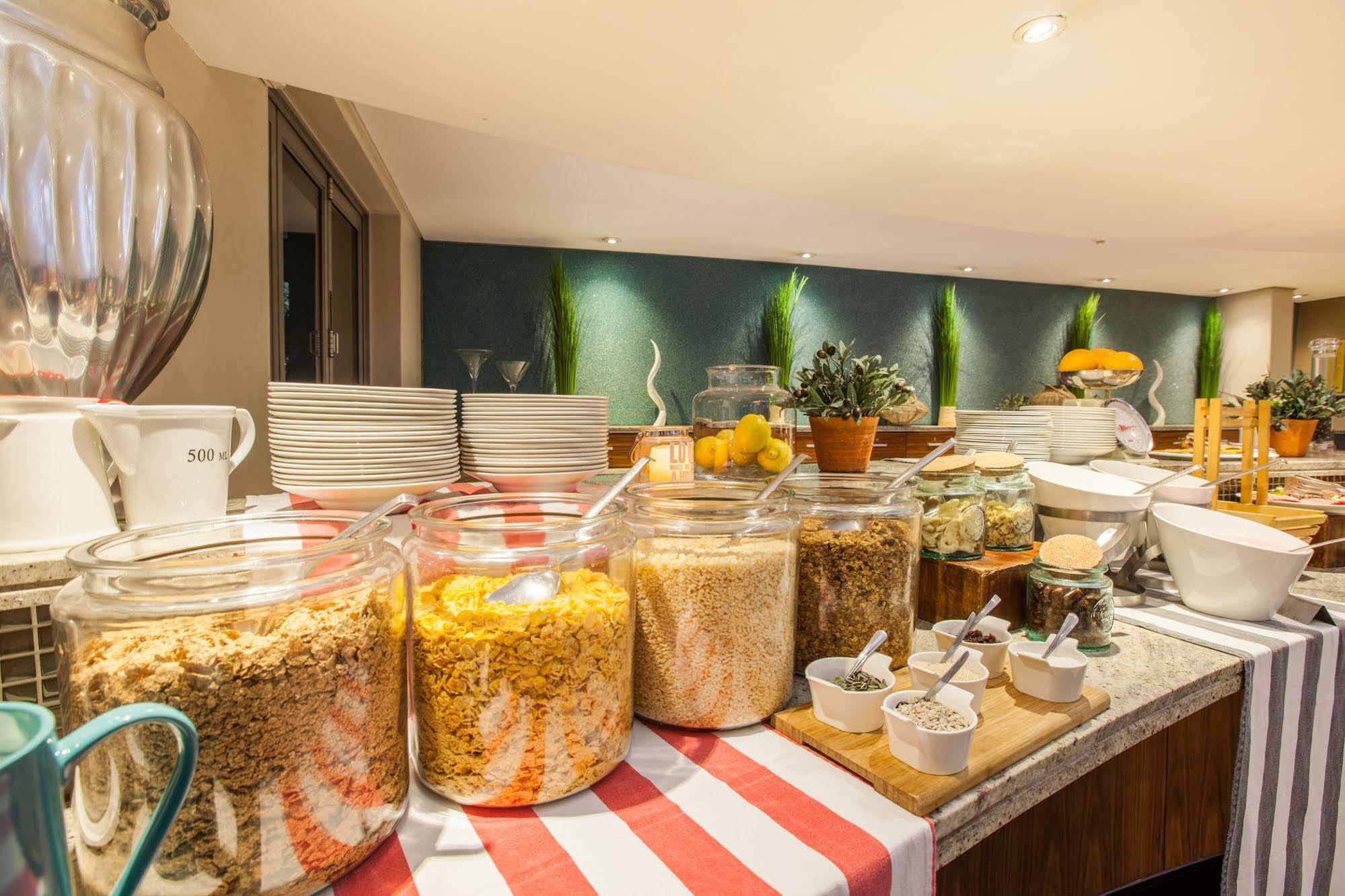 City Lodge Hotel Lynnwood Претория Экстерьер фото