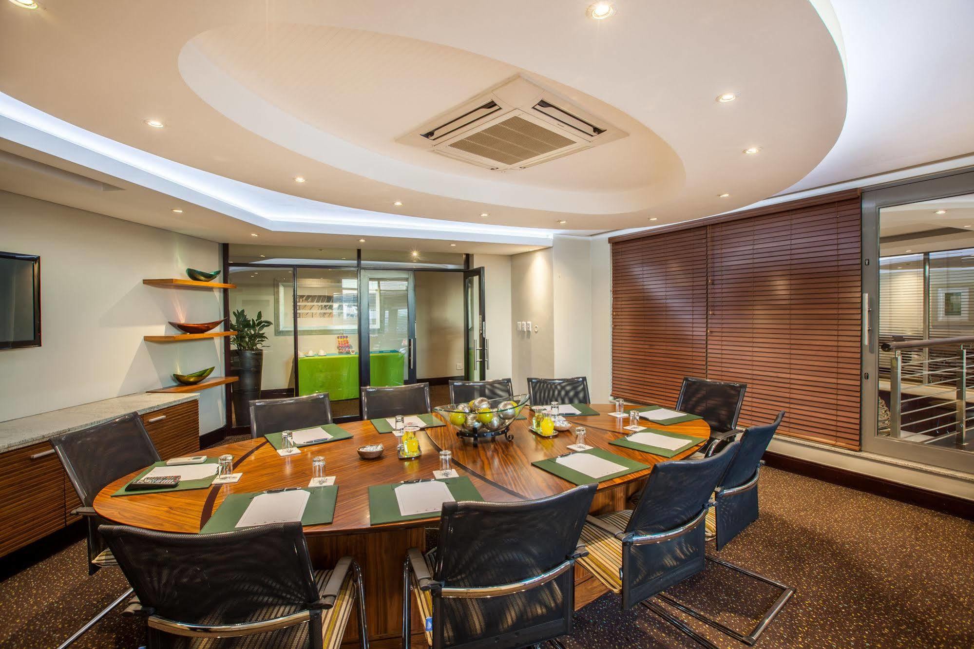 City Lodge Hotel Lynnwood Претория Экстерьер фото